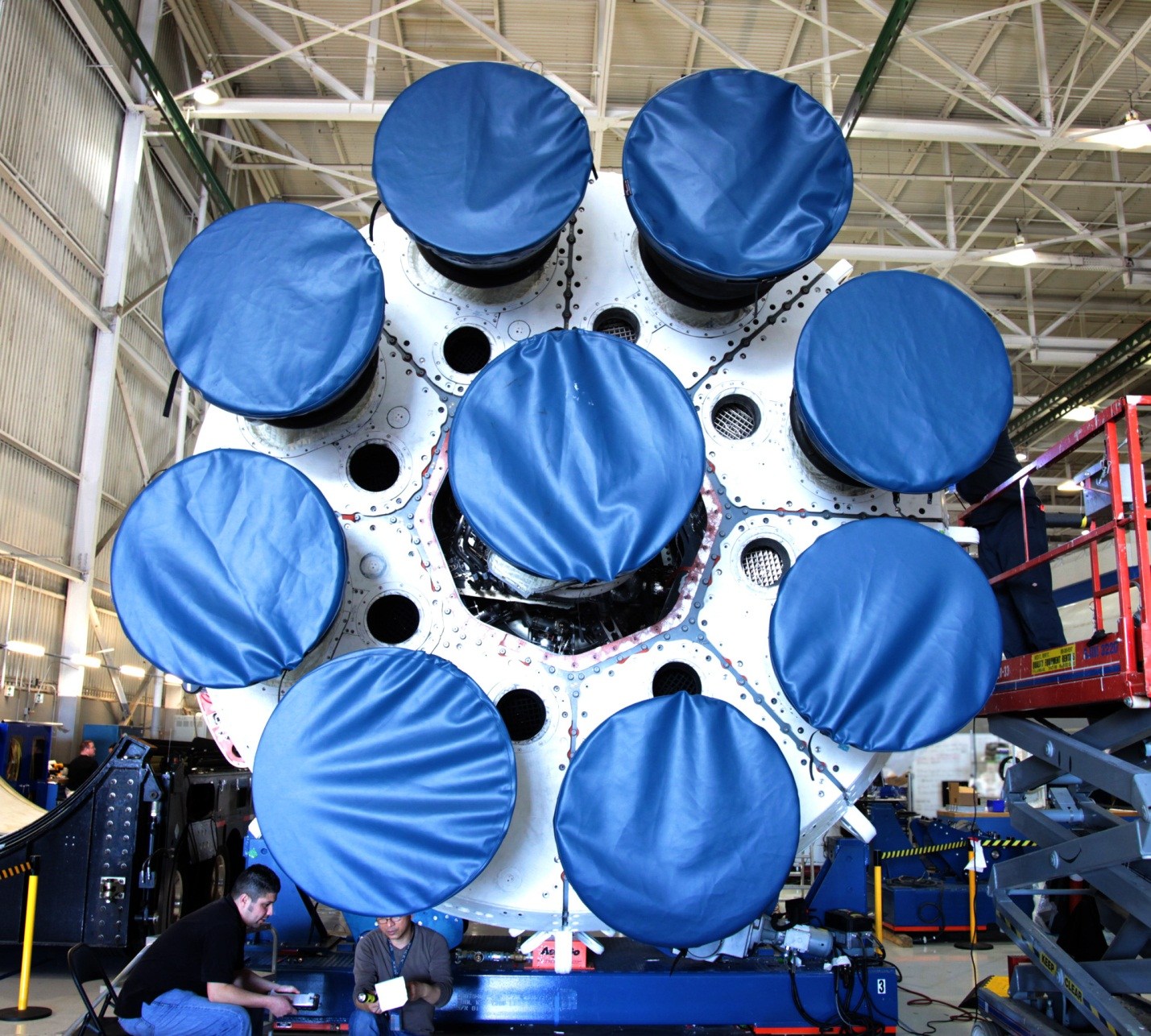 Estructura Octaweb del Falcon 9 indicando disposición circular de motores